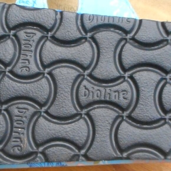 BIOLINE Blue Floral 3-Strap Women's Sandals! Size 7 - Picture 3 of 4